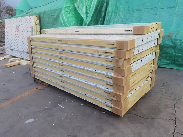 Cold storage board